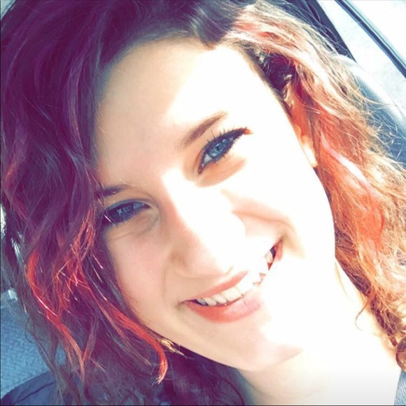 Meet your Posher, Laurie - Picture 4 of 6